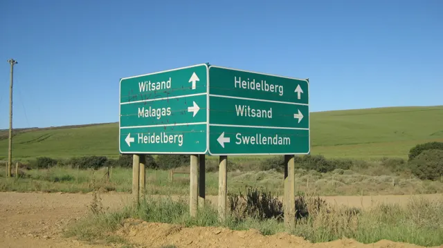 Green signs point toward Witsand, Malagas, Heidelberg and Swellendam.