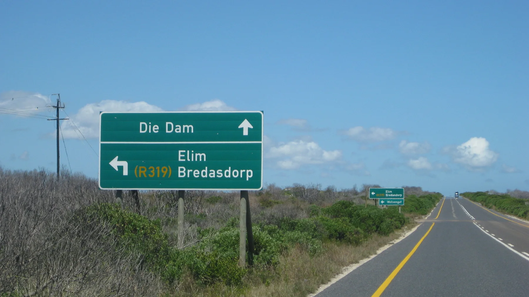 A green sign points toward Die Dam, Elim and Bredasdorp.
