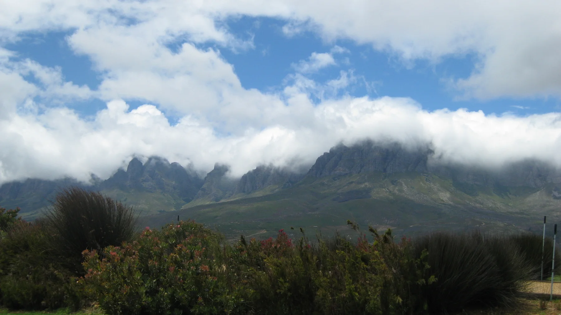 Low clouds gather among jagged mountain peaks.